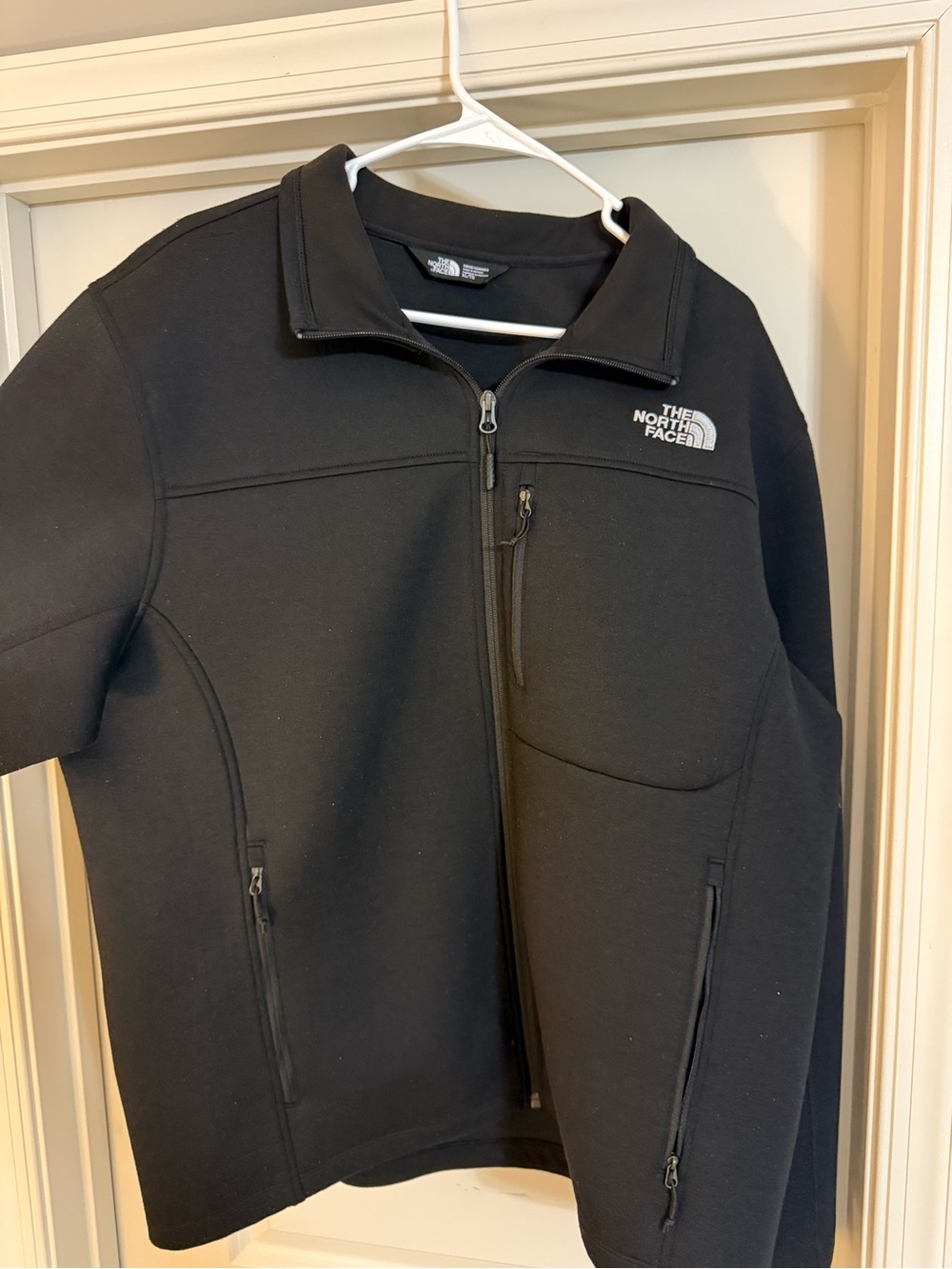 The North Face Black Zip-Front Men’s Lightweight Jacket